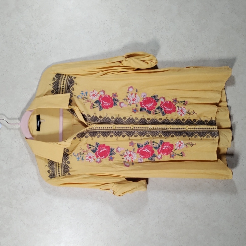 6158 Andree by Unit golden yellow w/ floral embroidery blouse S